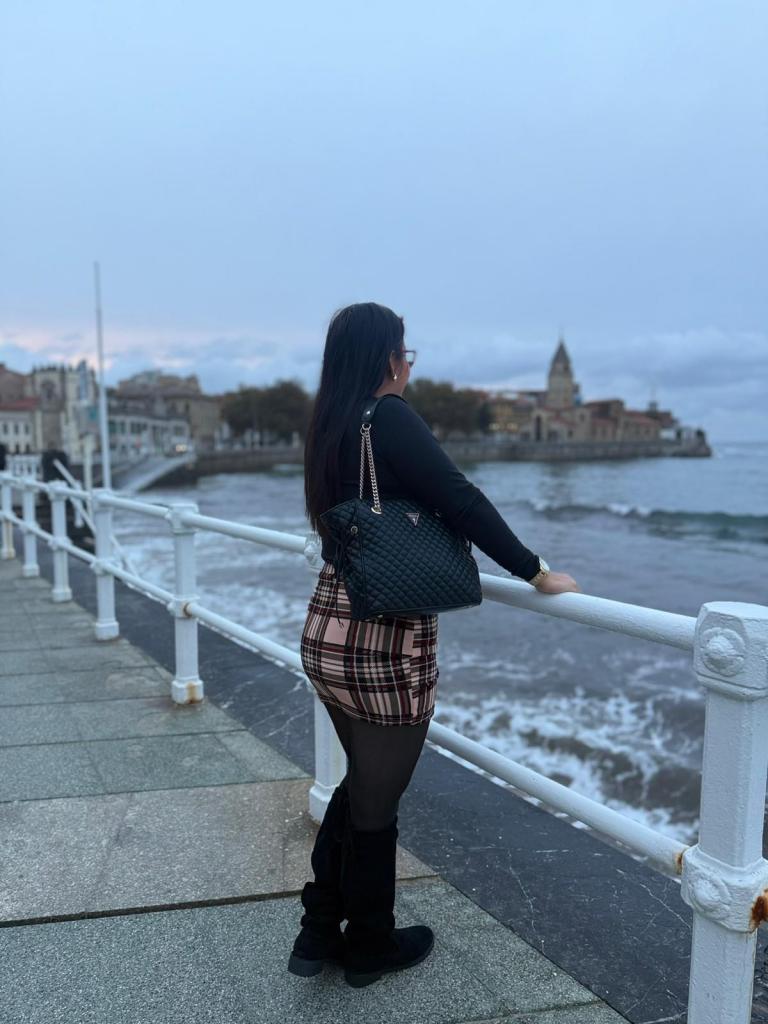 642424665: Chica busca chico en Orense