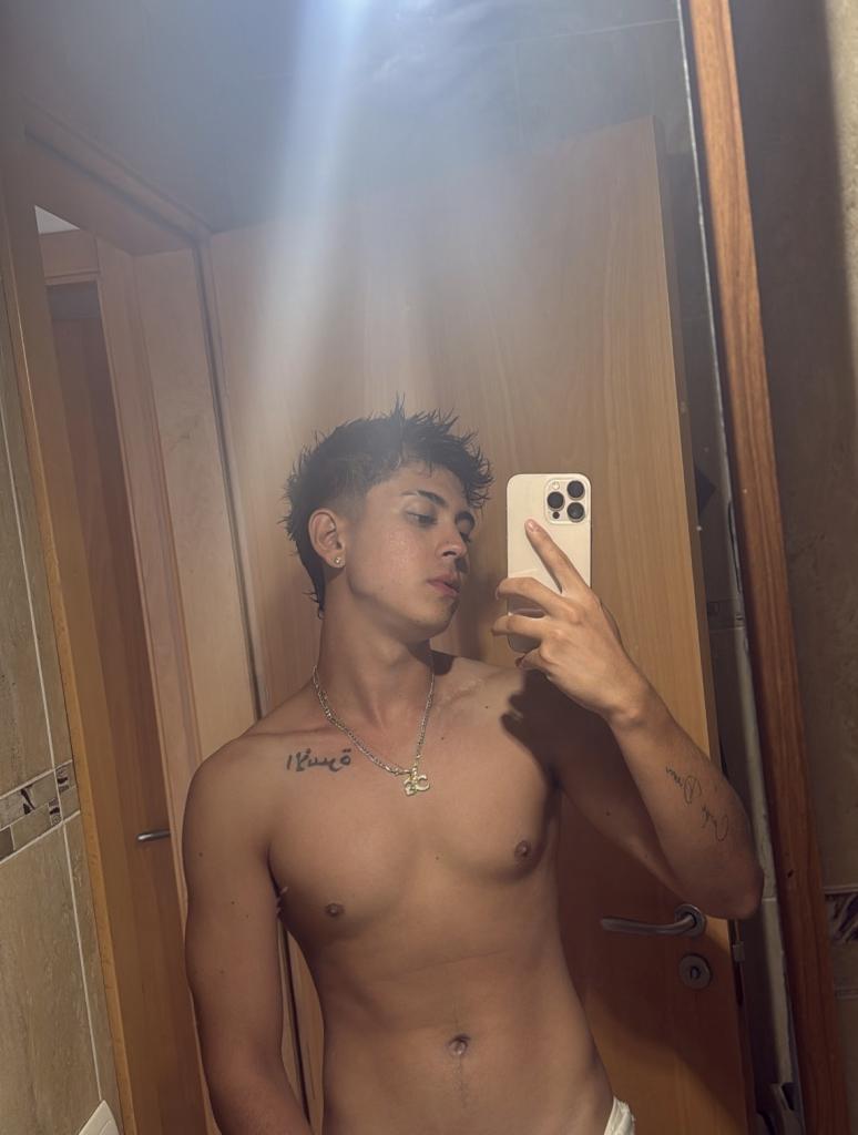 697751128: Chico busca chica en Madrid