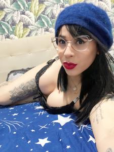 664123497: Chica busca chico en Barcelona