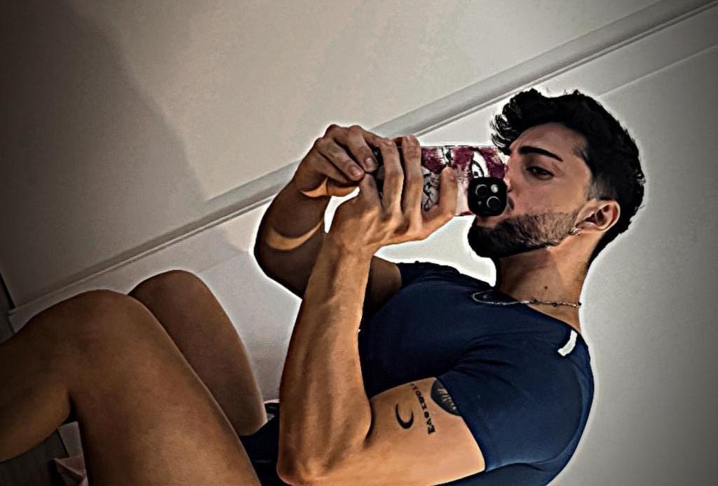 637705099: Chico busca chica en Ceuta