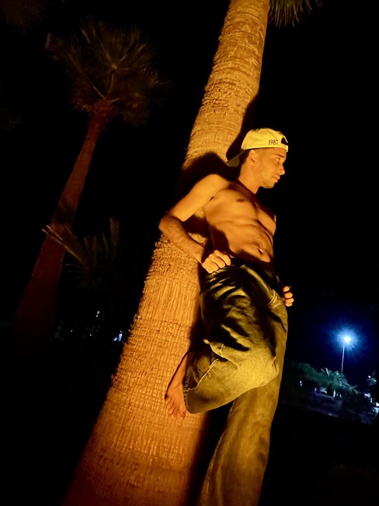 687161523: Chico busca chica en Las Palmas