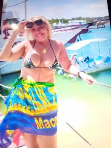 646063342: Chica busca chico en La Coruña