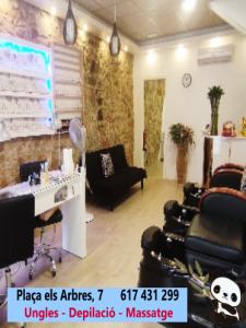 617431299: Chica busca chico en Gerona