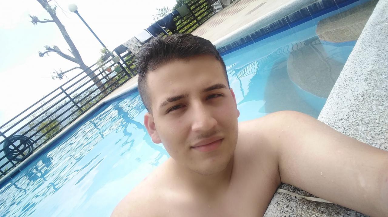 600111085: Chico busca chica en Burgos