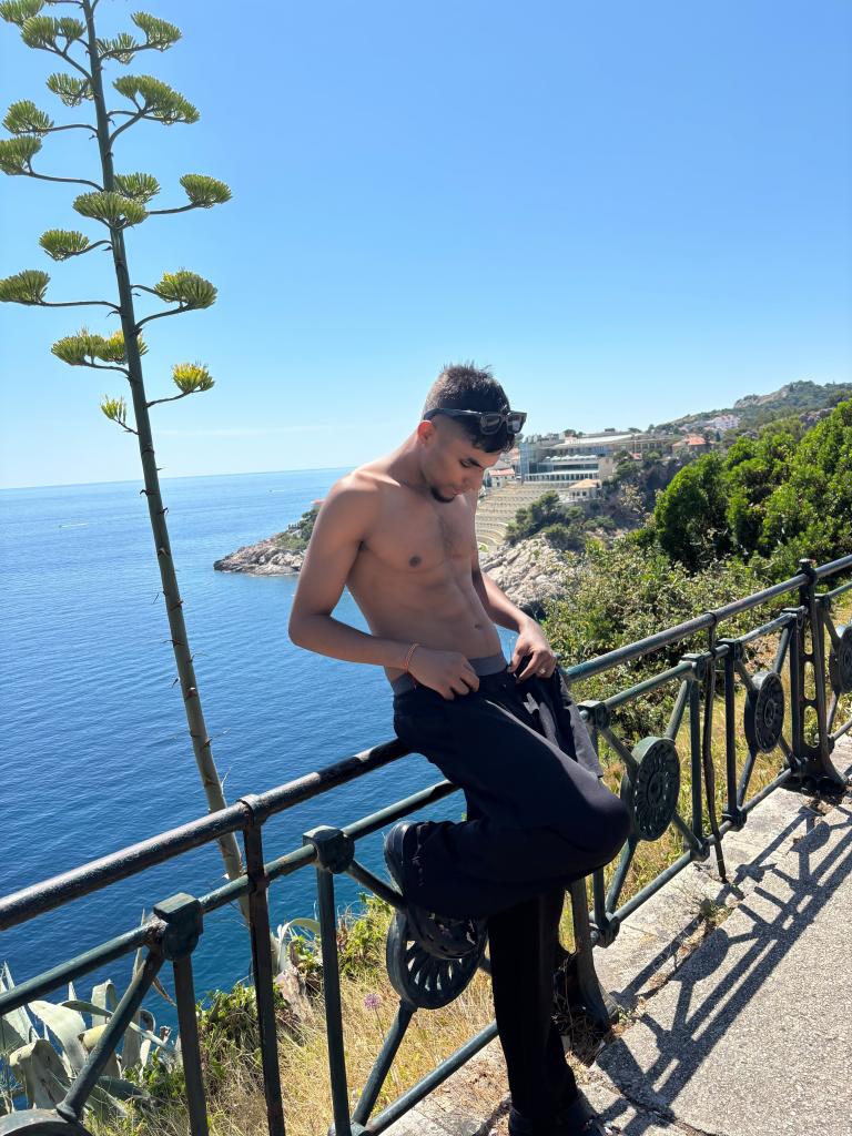 Chico busca chica en Sevilla: 