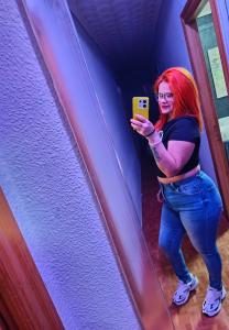 677308085: Chica busca chico en Lugo