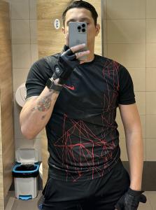 Chico busca chica en Sevilla: 