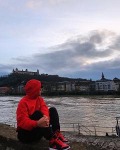 Chico busca chica en Cádiz: 