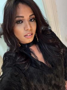 613975294: Transexual en Sevilla