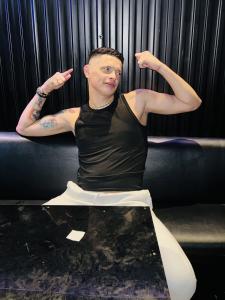 Chico busca chica en Sevilla: 