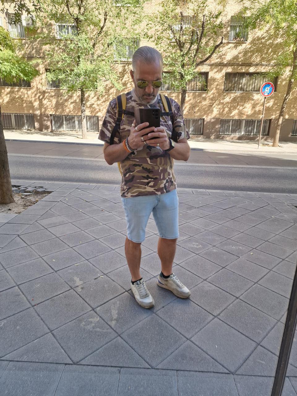 Chico busca chica en Granada: 