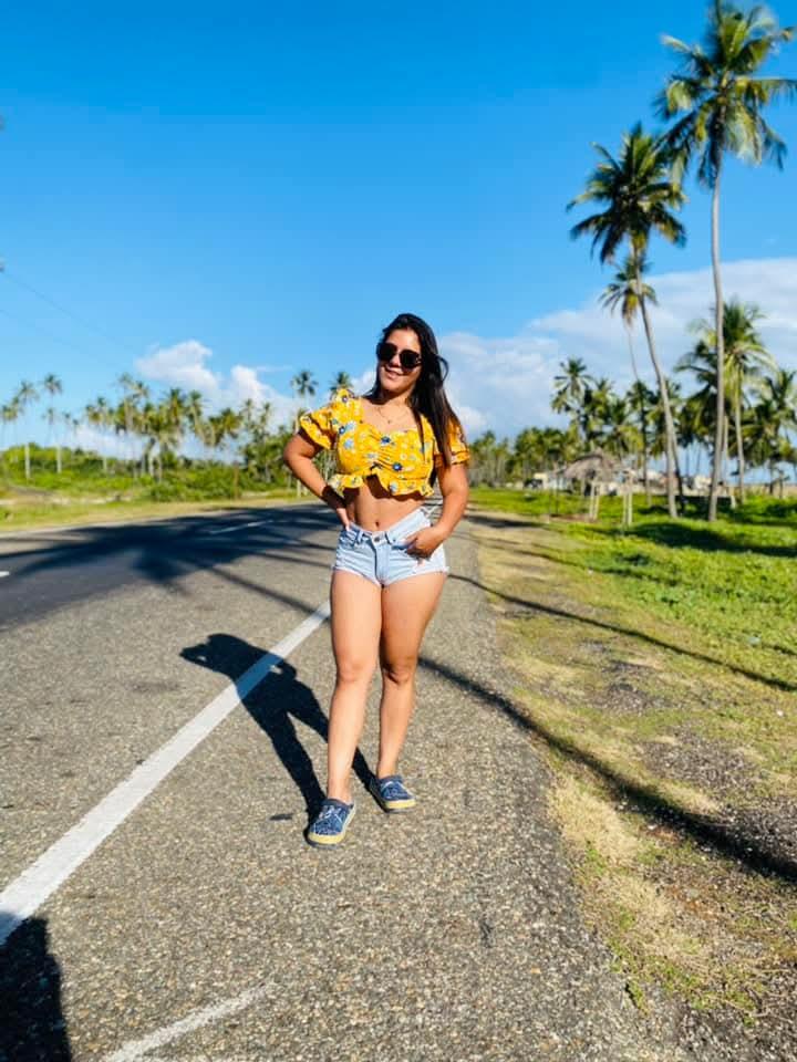 607338255: Chica busca chico en Sevilla