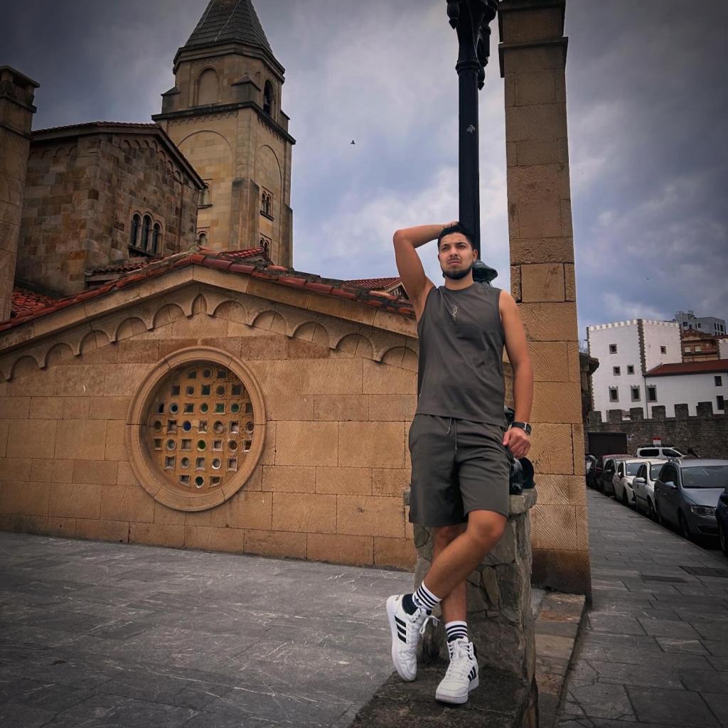 Chico busca chica en Asturias: 