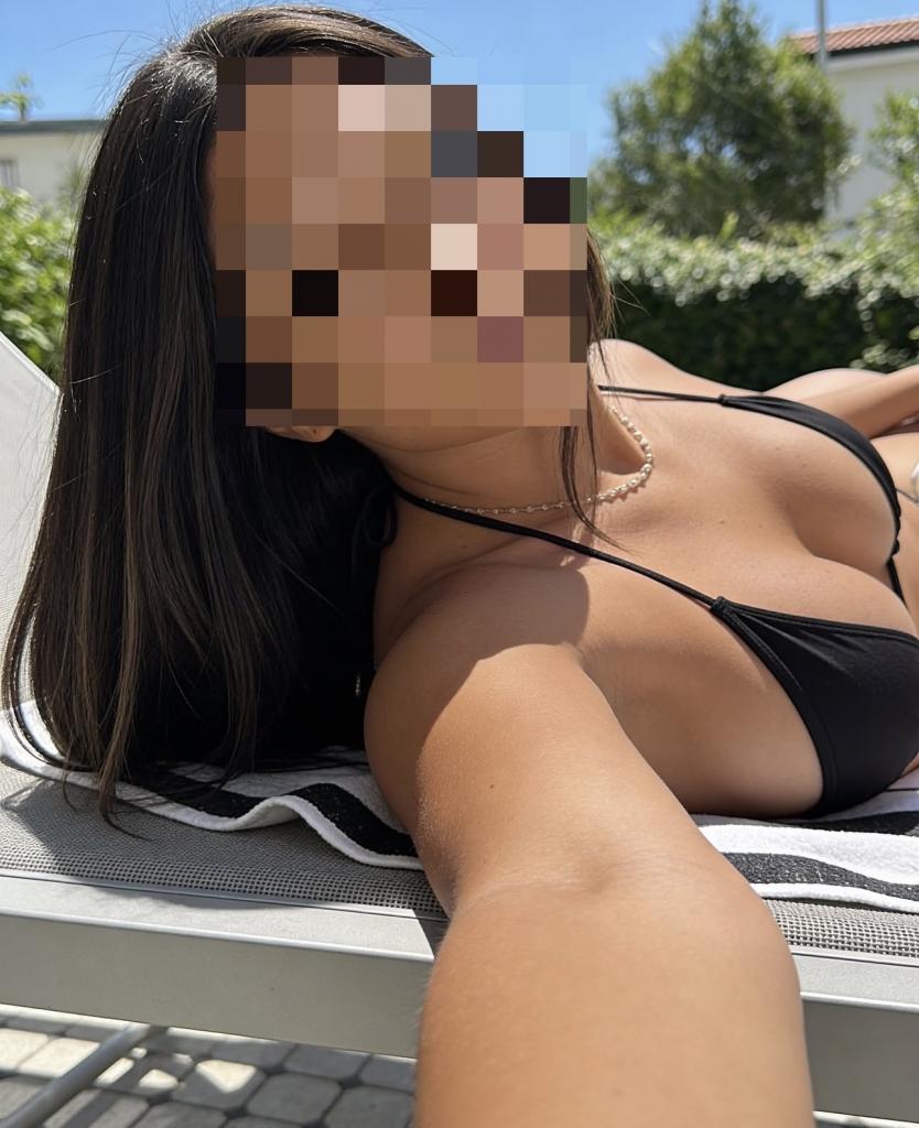 667775834: Chica busca chico en Sevilla