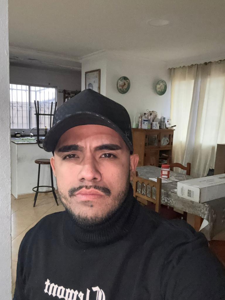 Chico busca chica en Sevilla: 