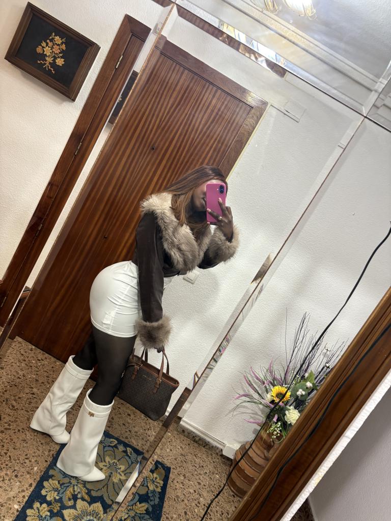 612282316: Chica busca chico en Sevilla