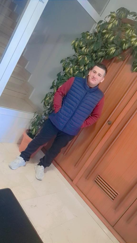 600111085: Chico busca chica en Burgos