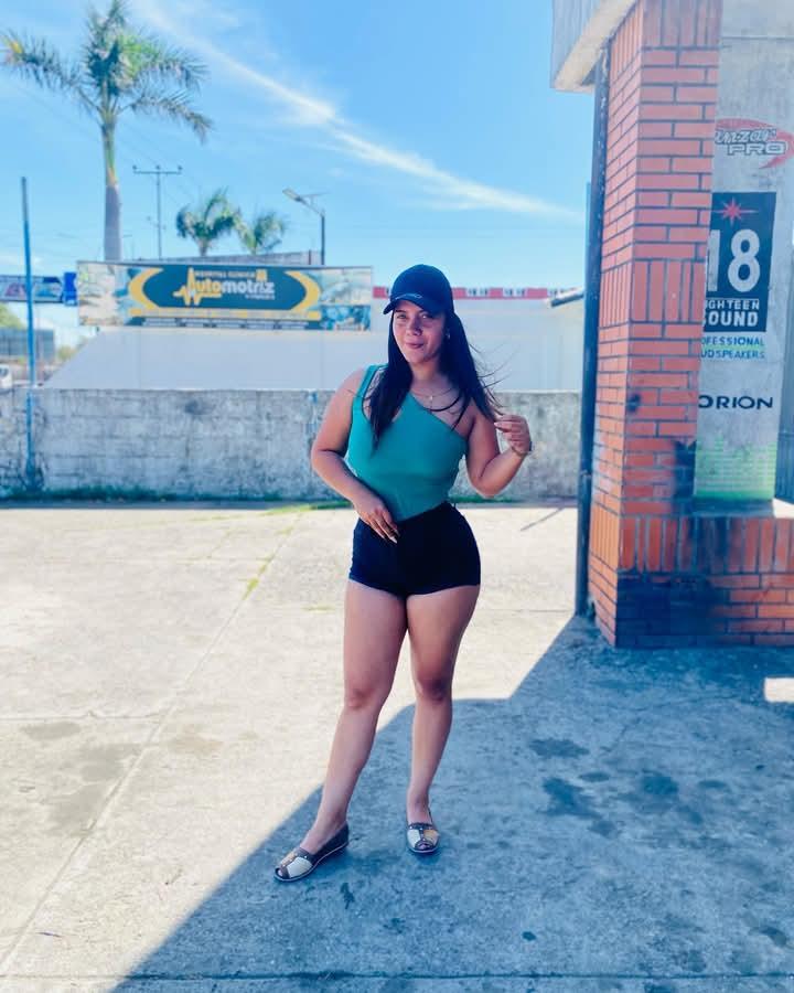 607338255: Chica busca chico en Sevilla