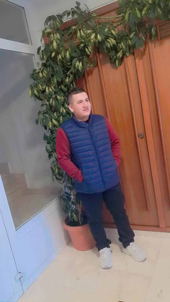 600111085: Chico busca chica en Burgos