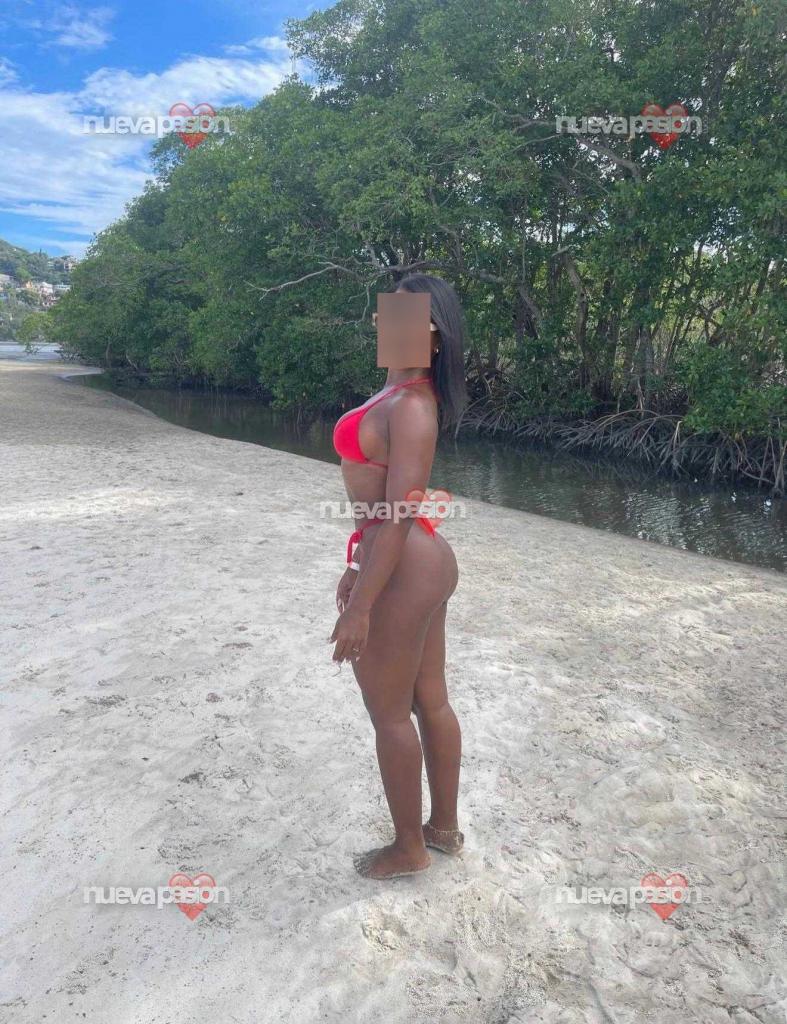 633882439: Chica busca chico en Ibiza