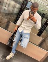 631036598: Chico busca chica en Barcelona