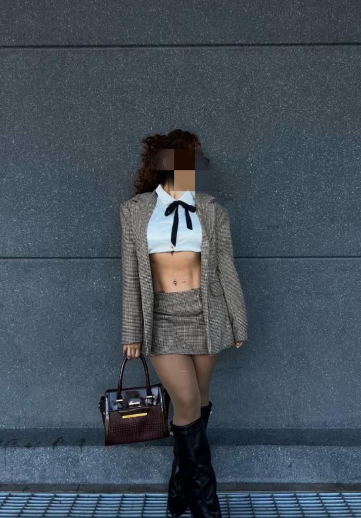 Chica busca chico en Alicante: Chica busca chico