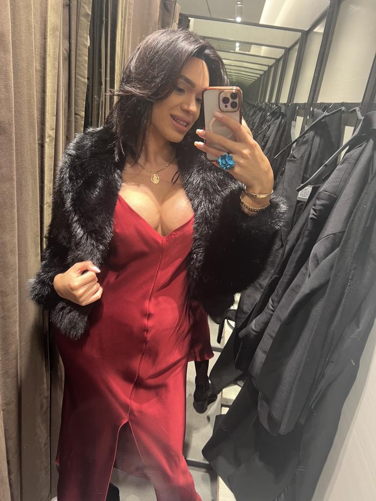 678554359: Transexual en León