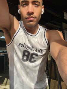 647888215: Chico busca chica en La Coruña