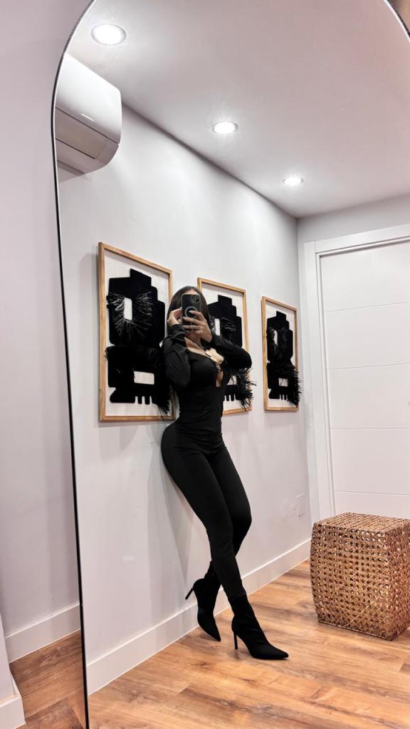 643693379: Chica busca chico en Sevilla