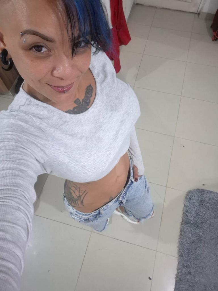 664202830: Chica busca chico en Sevilla