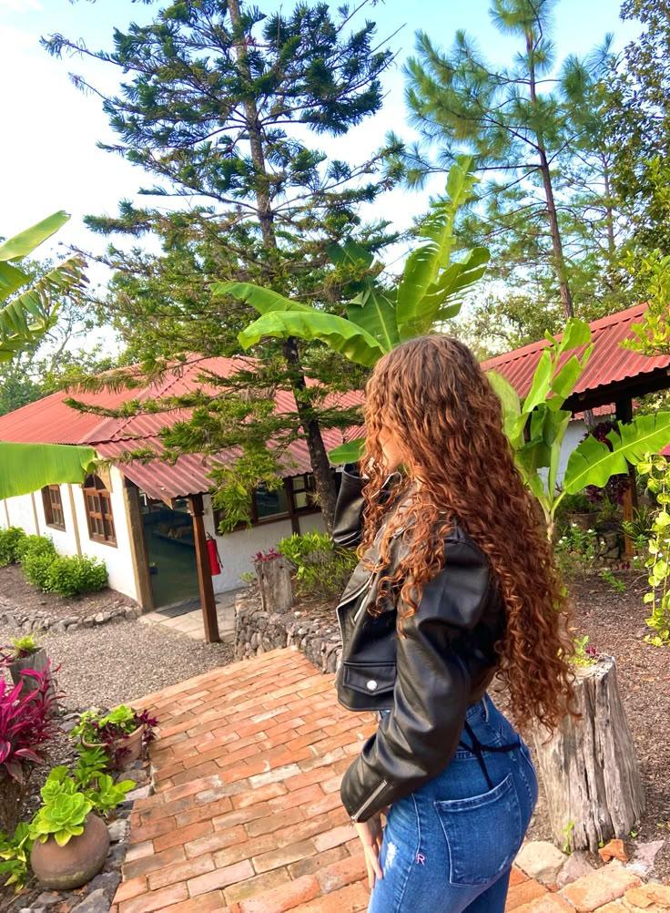 632277442: Chica busca chico en Cantabria