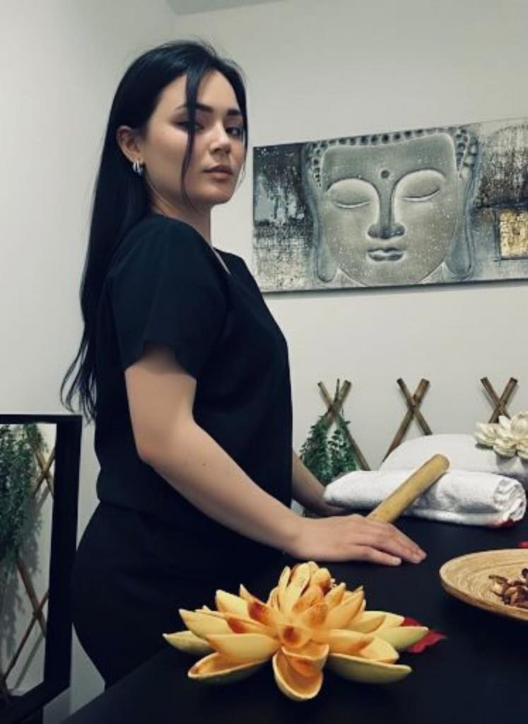 607268198: Chica busca chico en Barcelona