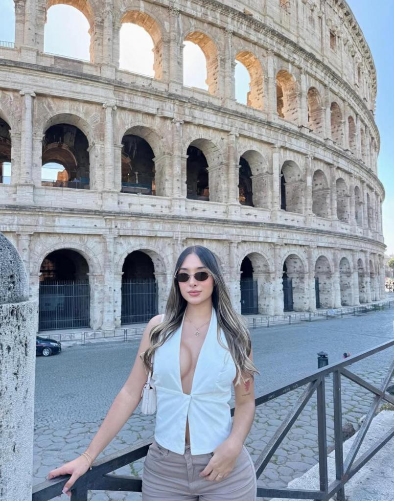 677375060: Chica busca chico en Barcelona