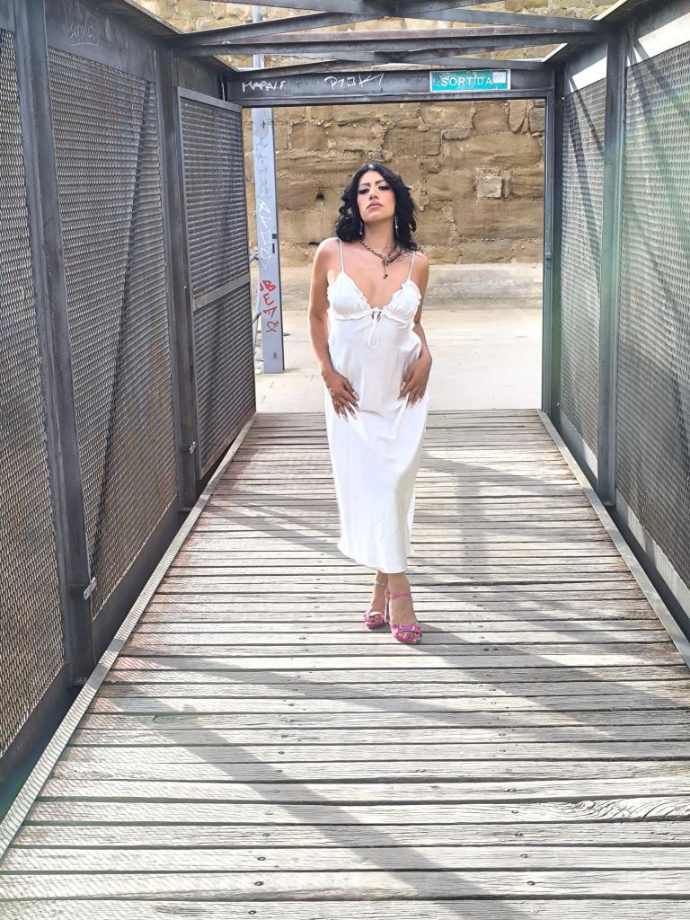 631072366: Chica busca chico en Barcelona