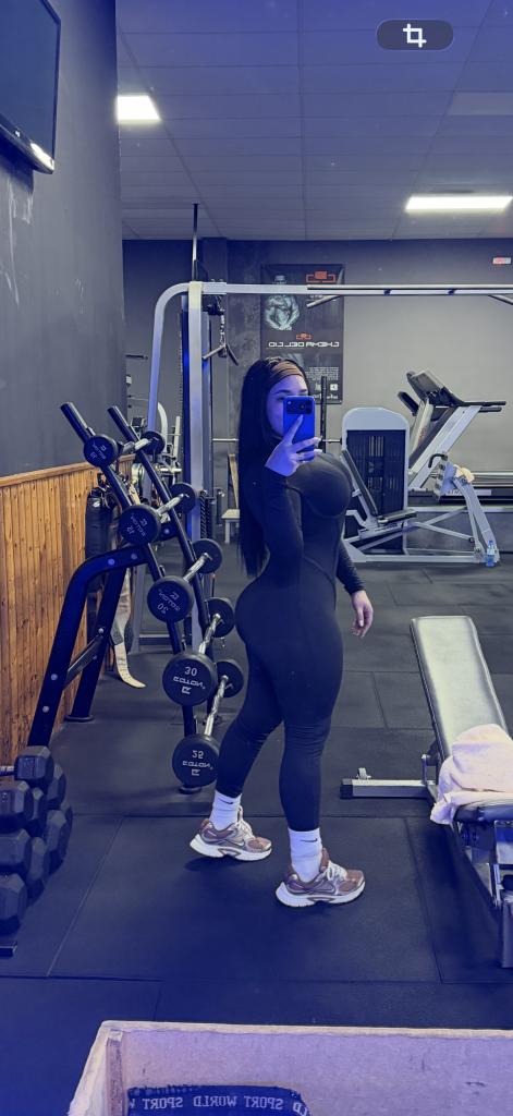 604364239: Chica busca chico en Sevilla