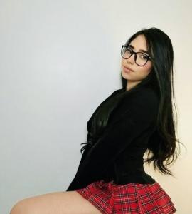 697961546: Chica busca chico en Gerona