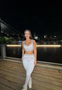 677375060: Chica busca chico en Barcelona