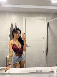 631199646: Chica busca chico en Barcelona