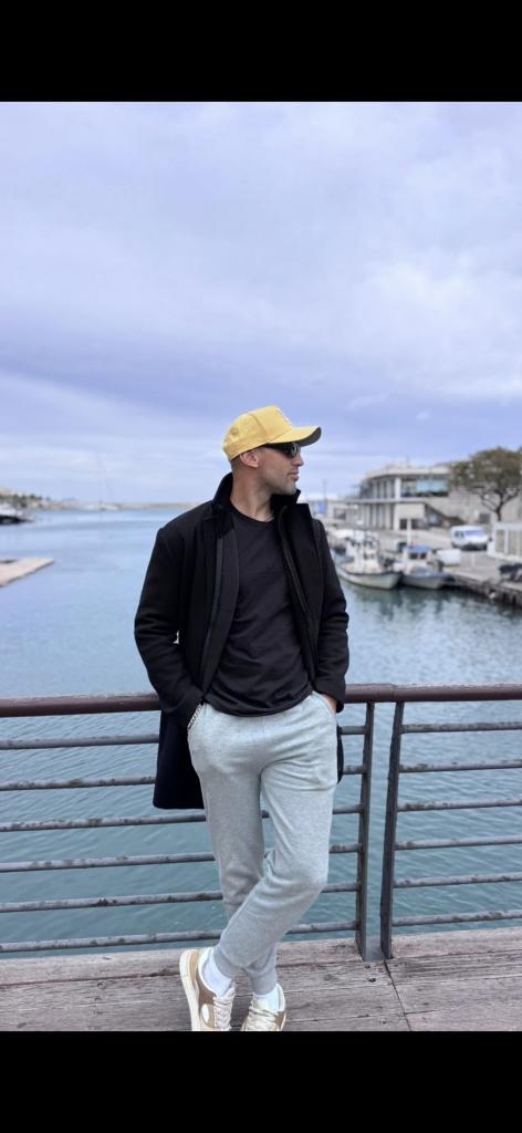 744704947: Chico busca chica en Valencia