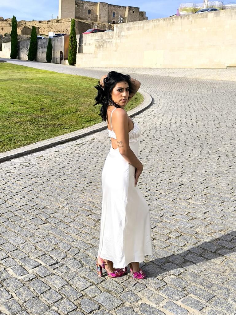 631072366: Chica busca chico en Barcelona