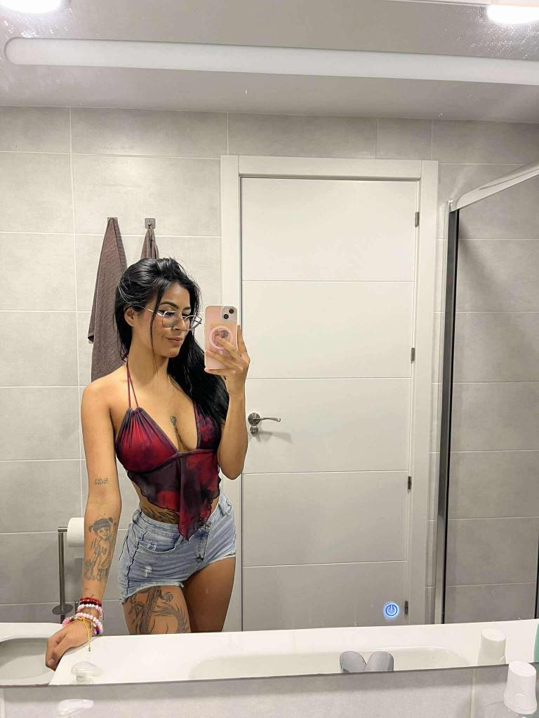 631199646: Chica busca chico en Barcelona