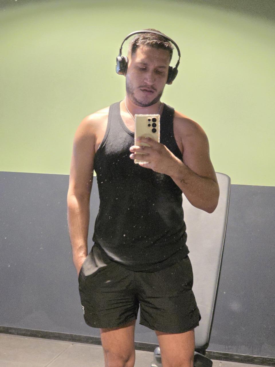 667839646: Chico busca chica en Valencia