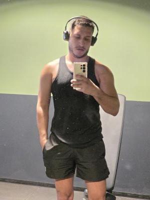 667839646: Chico busca chica en Valencia