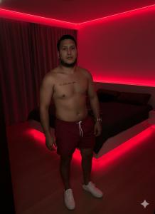 667839646: Chico busca chica en Valencia