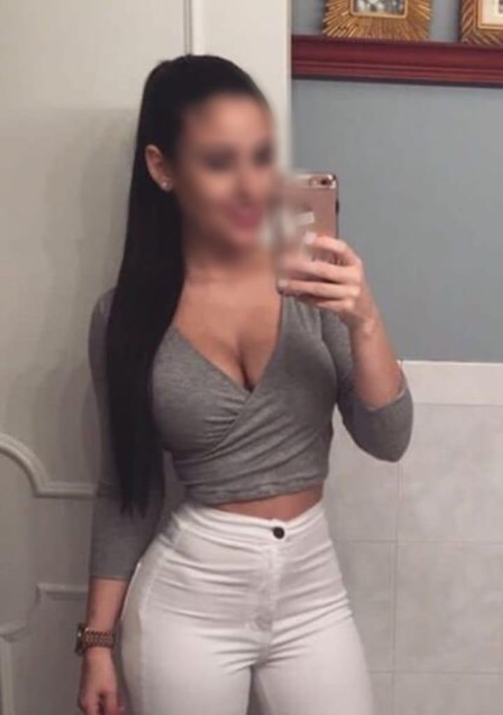 667643054: Chica busca chico en Navarra