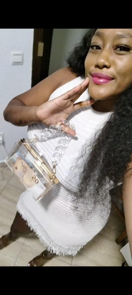 Chica busca chico en Cádiz: 