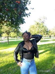 641010831: Chica busca chico en Sevilla