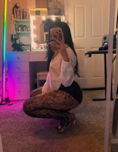 614869958: Chica busca chico en Sevilla