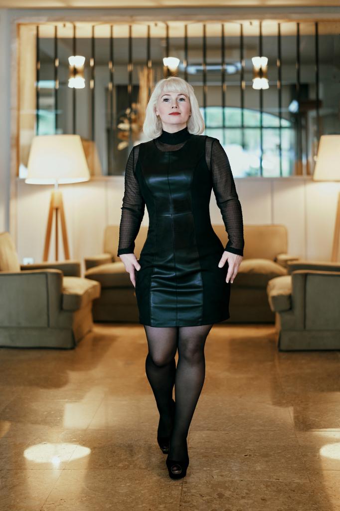 722323690: Chica busca chico en Gerona