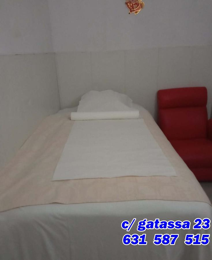 631587515: Chica busca chico en Barcelona